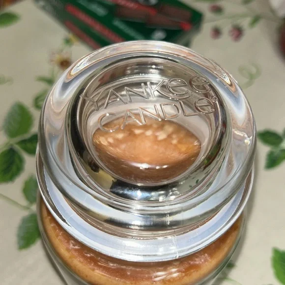 NWT Yankee Candle Salted Caramel Large Glass candle - Picture 6 of 9